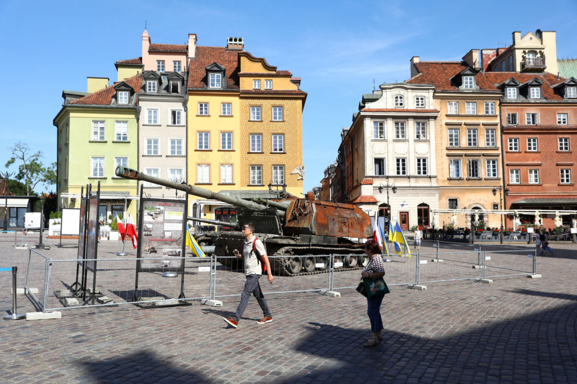 Wraki rosyjskich czołgów na pl. Zamkowym