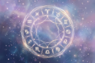 W sobotę przyrastający Księżyc w Strzelcu przyniesie potężną dawkę optymizmu. Te znaki zodiaku odczują to najmocniej