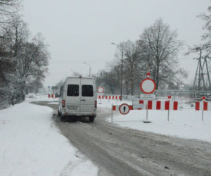 Wiadukt u zbiegu Struga i Kozienickiej zamknięty. Jednak nie dla wszystkich.
