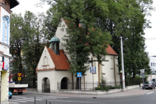 Jedno z najpiękniejszych miast w Małopolsce leży obok Krakowa. Zachwyca zabytkowym dworem
