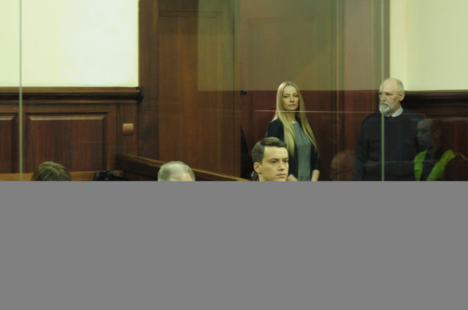 Pierwsza miłość. Natan (Krzysztof Kwiatkowski), Grażyna (Grażyna Wolszczak), Karol Weksler (Karol Strasburger), Zuber (Dominika Łakomska)