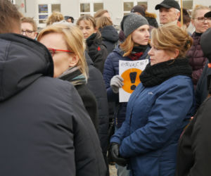 Strajk nauczycieli. Pikieta poparcia przed kuratorium oświaty w Białymstoku