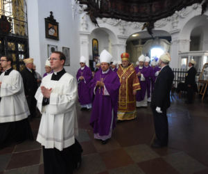 RELACJA NA ŻYWO - POGRZEB ABP. GOCŁOWSKIEGO.