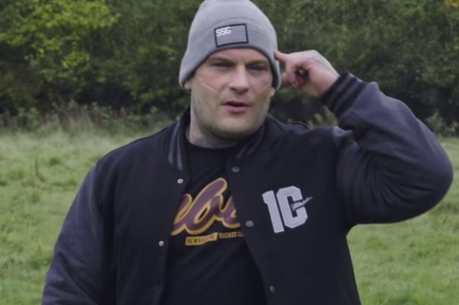 Popek w teledysku do Różni nas wiele