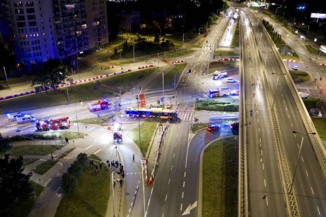 Autobus miejski wjechał w przejście podziemne przy Dworcu Zachodnim