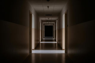 Przemoc domowa w Ostrzeszowie. Dane policji ujawniają skalę problemu.