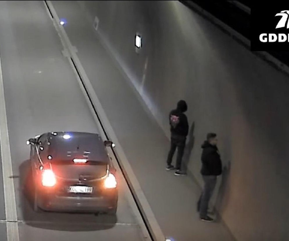 Szokujące sceny na S7 w Małopolsce. Wysiedli z auta na drodze ekspresowej, aby załatwić potrzebę