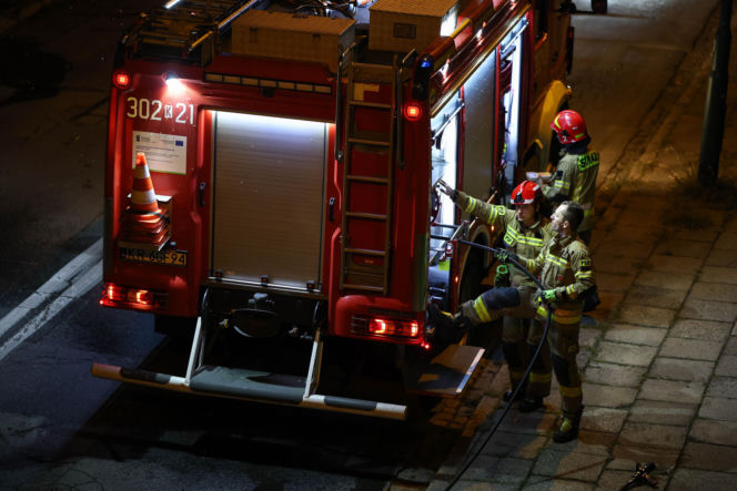 Wypadek w Krakowie. Nie żyją dwie osoby potrącone przez samochód na chodniku