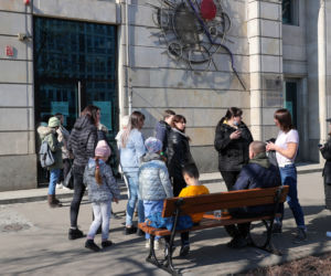  Kolejki pod urzędem pracy dla uchodźców. Chętnych przybywa, ofert coraz mniej