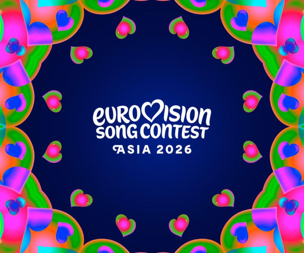 Logo Eurovision Asia 2026 w otoczeniu kolorowych serc na niebieskim tle. O szczegółach konkursu przeczytasz w serwisie Eska.