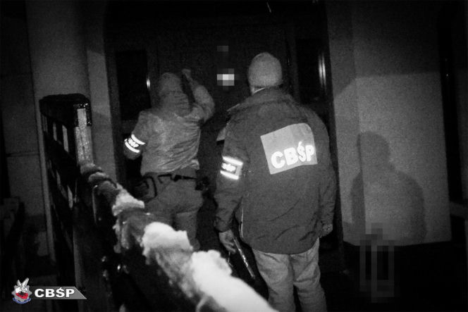 CBŚP i Straż Graniczna rozbiły grupę legalizującą pobyt cudzoziemcom