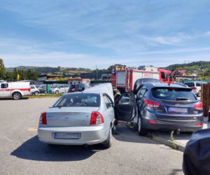 Nowy Sącz. Wypadek na ul. Tarnowskiej. Dzieci wśród poszkodowanych, trzy osoby w szpitalu [ZDJĘCIA]