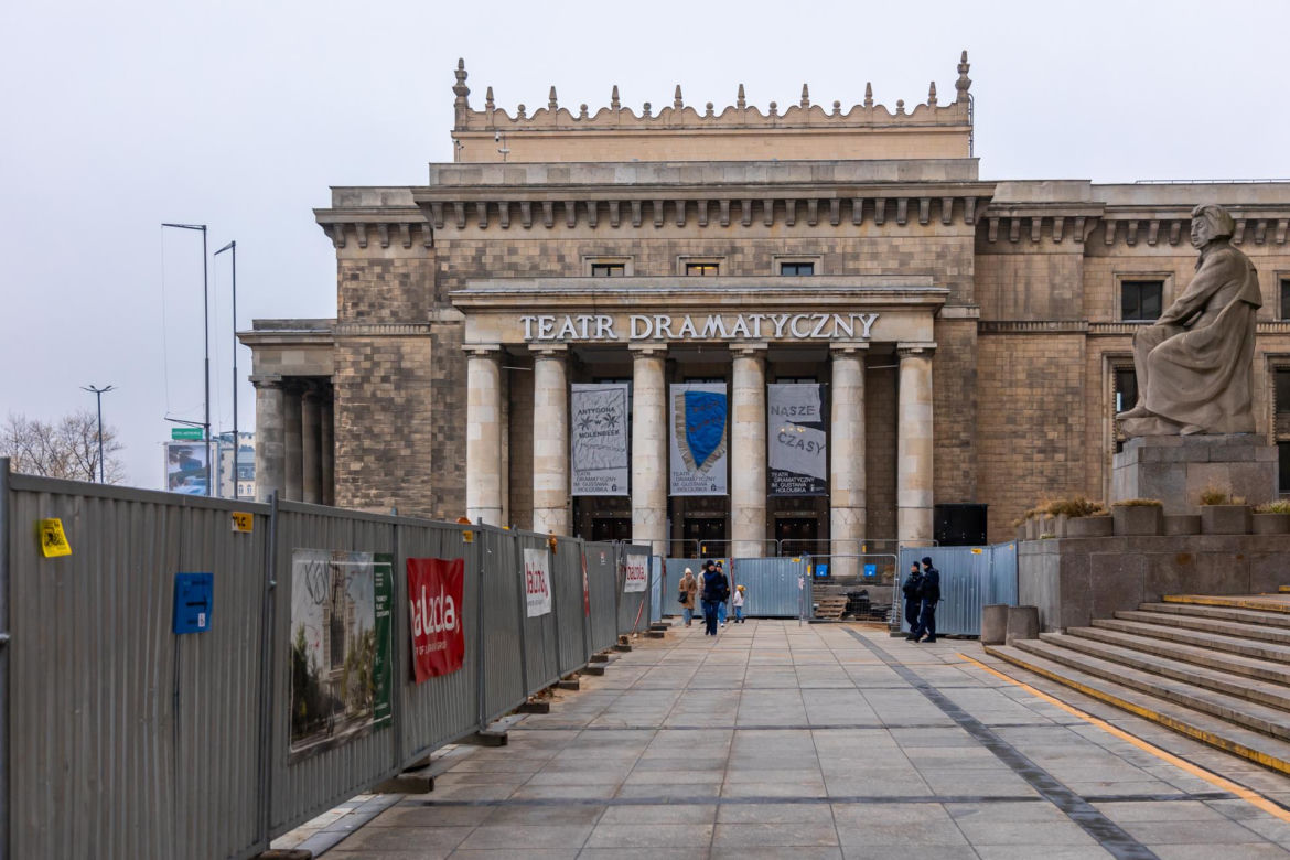 Trwa przebudowa części dawnego Placu Defilad w plac Centralny