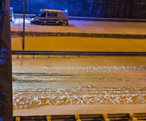 Polska sparaliżowana przez śnieg! Zamknięte drogi wojewódzkie, utrudnienia na S7 i kolei