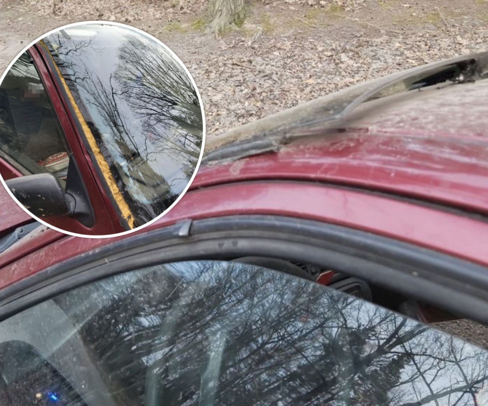 Szyba z innego auta przytwierdzona pianką montażową. Policjanci nie wierzyli w to co zobaczyli