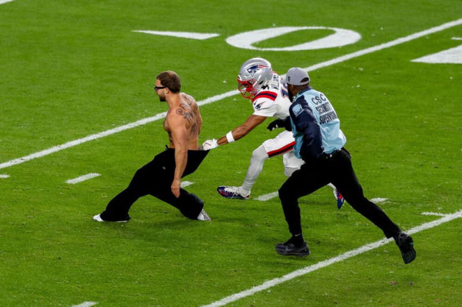 Halftime show na Super Bowl 2026: Bad Bunny, Lady Gaga, Pedro Pascal, Cardi B, John Bon Jovi i smaczki polityczne