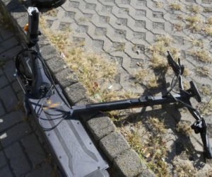 Auto zderzyło się z hulajnogą elektryczną. Nastolatek trafił do Zamościa