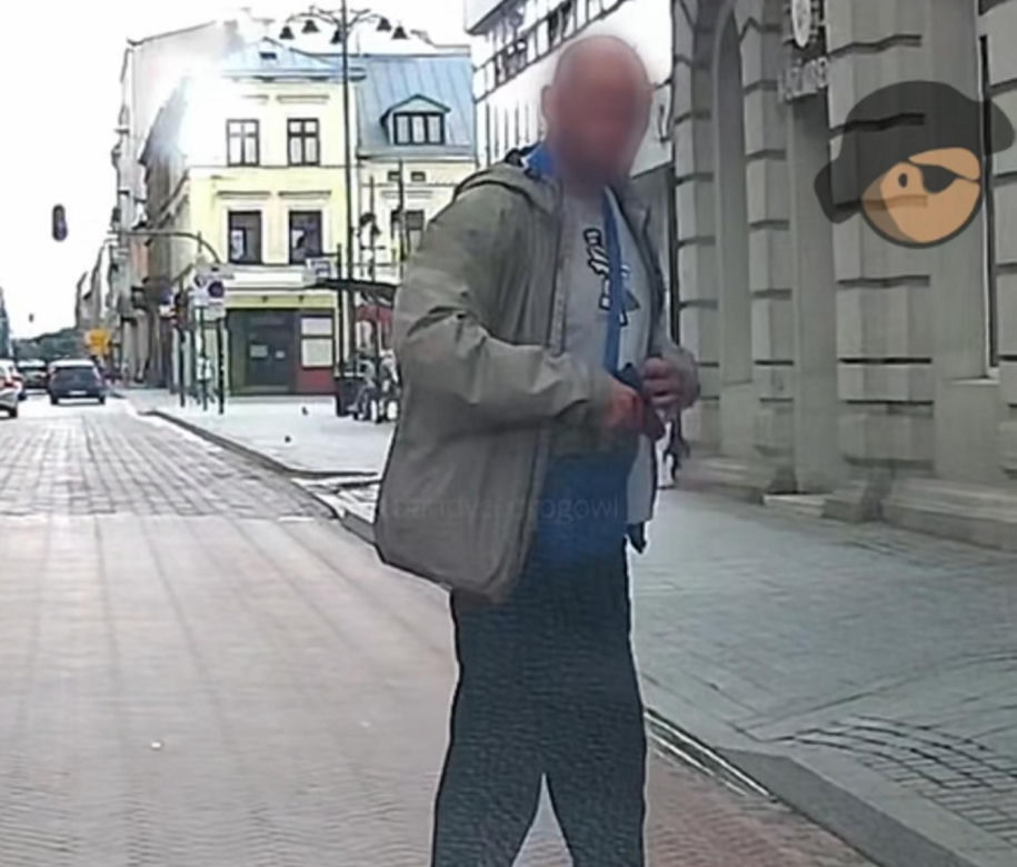 Wyjął pistolet na środku ulicy i wycelował w kobietę. Poszukuje go policja 