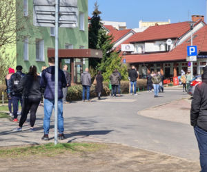 Gigantyczne kolejki do testów na koronawirusa w Warszawie. System tego nie wytrzyma?