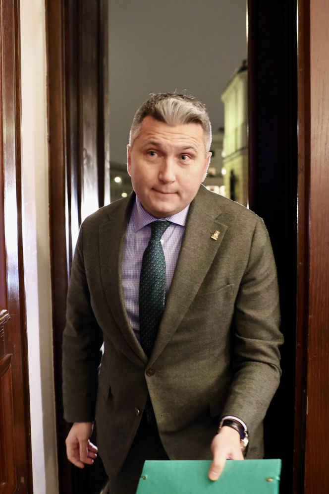 Afera przed IO. Piesiewicz i Małysz przyjechali do ministra sportu