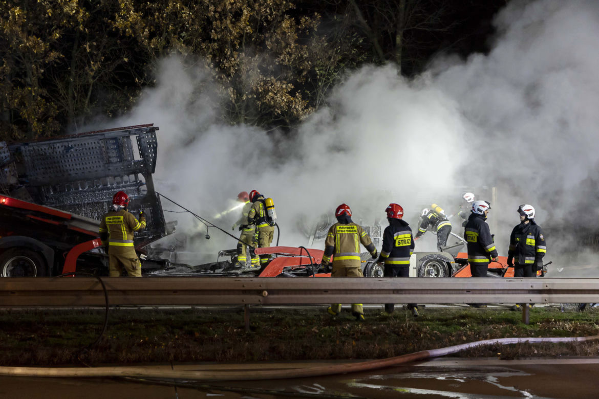 Zderzenie 5 pojazdów na A4. Paliła się ciężarówka! [ZDJĘCIA]