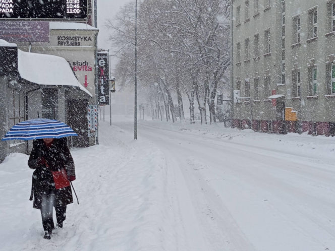 Atak zimy na wybrzeżu. Burze śnieżne, zasypane drogi i alerty IMGW