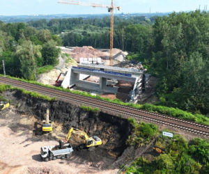Wsuwanie wiaduktu w nasyp kolejowy na trasie N-S w Rudzie Śląskiej