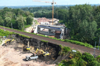Wsuwanie wiaduktu w nasyp kolejowy na trasie N-S w Rudzie Śląskiej