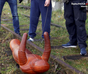 Nie kupił im wódki, wrzucili go pod pociąg