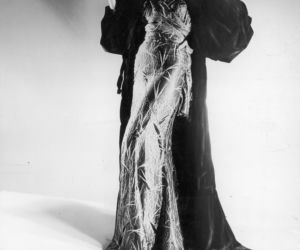 Sylwestrowe bale w II RP. Elegancja, szampan i mazur o północy