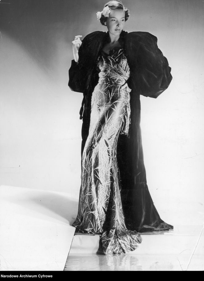 Sylwestrowe bale w II RP. Elegancja, szampan i mazur o północy