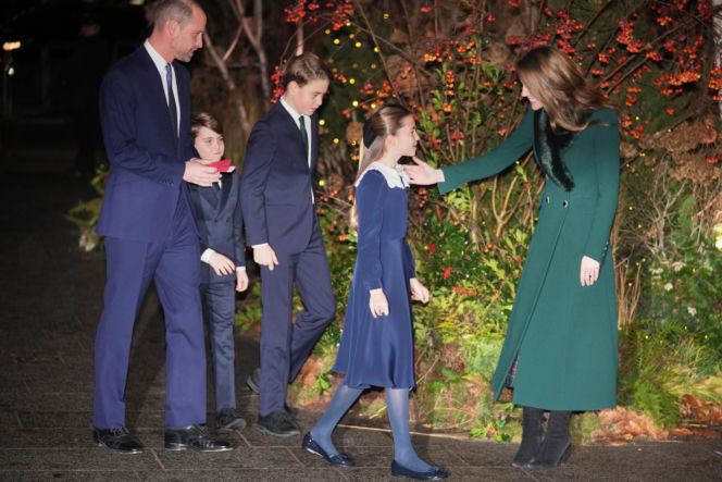 Kate i William z dziećmi na świątecznym koncercie