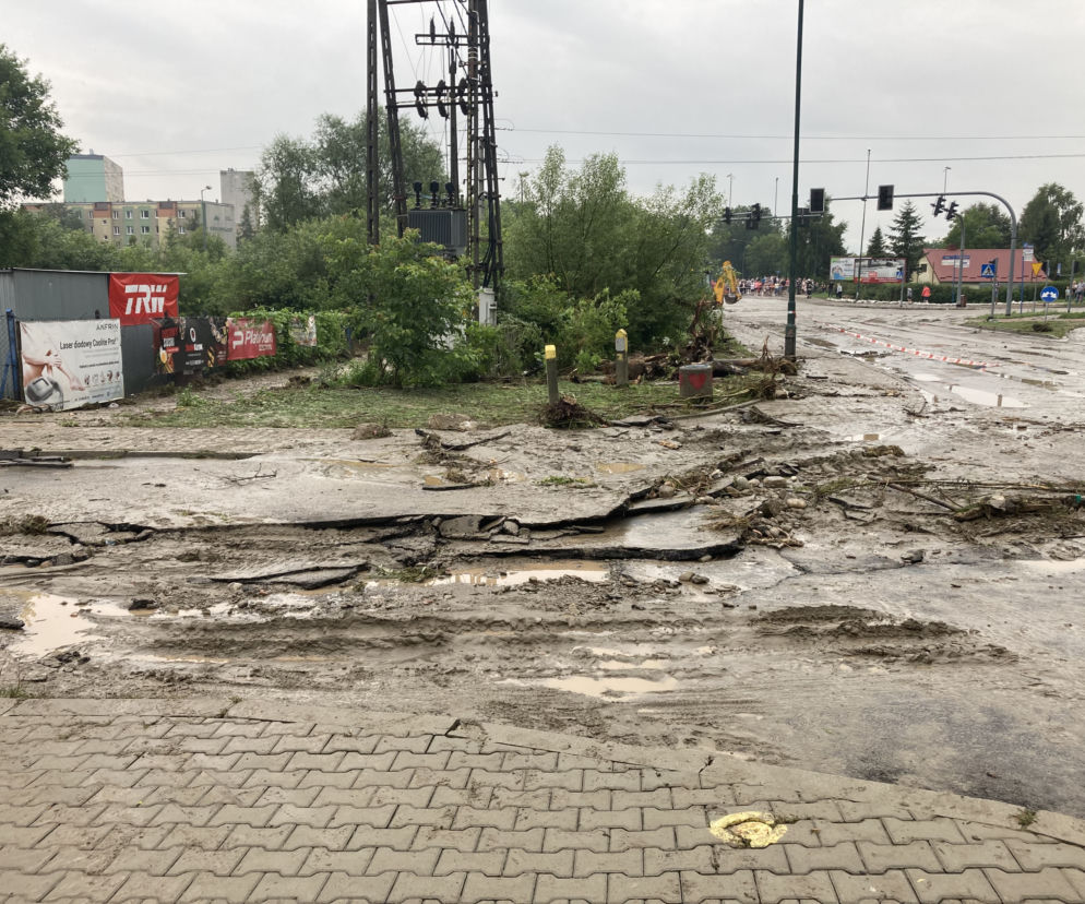 Zniszczone skrzyżowanie ulicy Grabowej i Barskiej