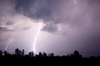 Burza z gradem, wichura i silne opady deszczu. Pogodowy armagedon nadciąga nad Podlasie
