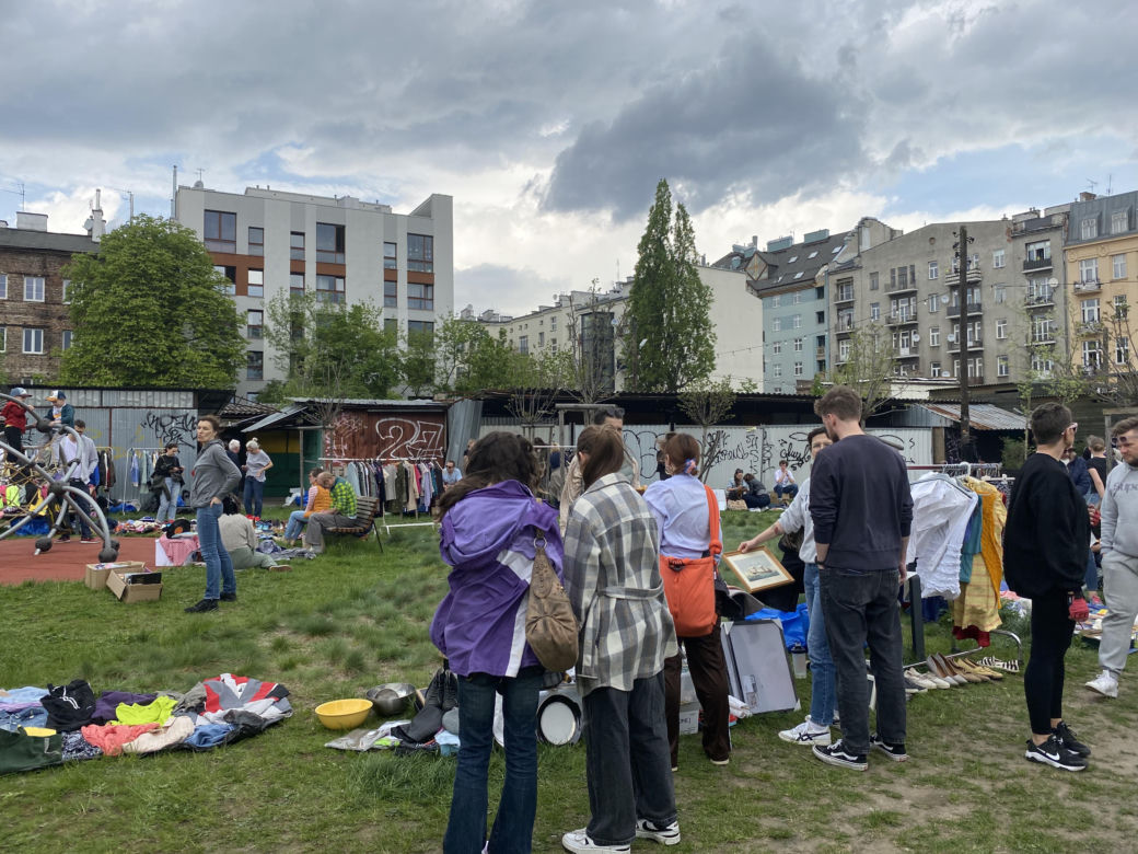 Garażówka na Bazarze Różyckiego