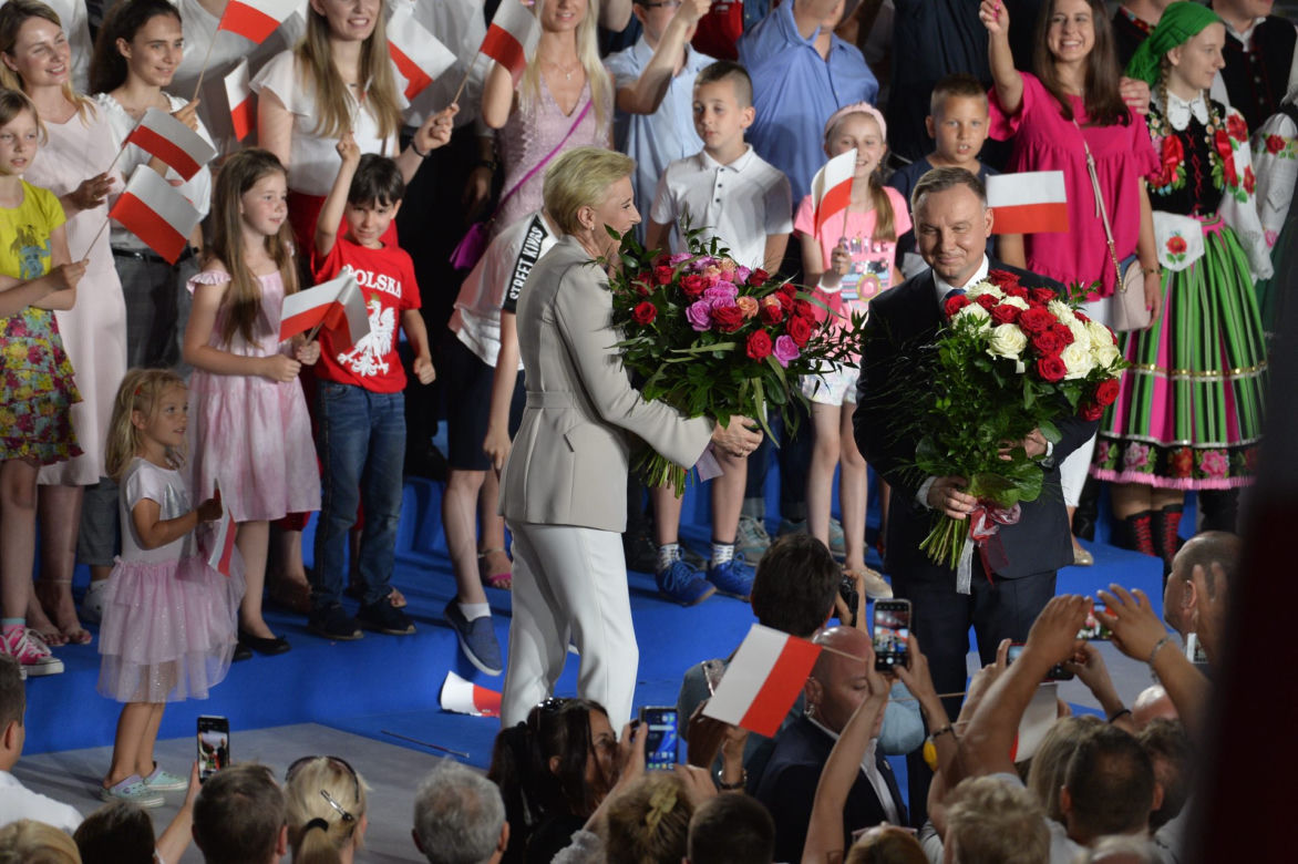 Wybory 2020. Duda gratuluje Trzaskowskiemu. Został wybuczany przez własny sztab