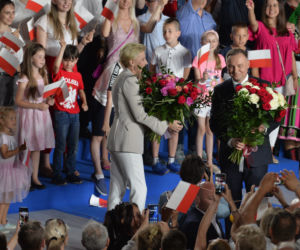 Wybory 2020. Duda gratuluje Trzaskowskiemu. Został wybuczany przez własny sztab