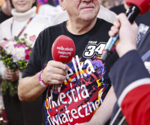 Jerzy Owsiak na przestrzeni lat. Tak zmieniał się jego charakterystyczny wizerunek