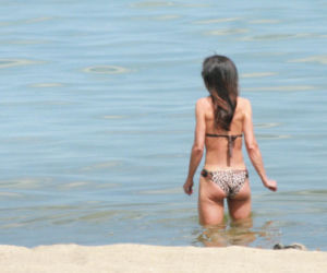 Marta Kaczyńska z mężem na plaży