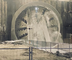 Tarcza przebiła się na drugą stronę. To będzie najdłuższy tunel kolejowy w Polsce