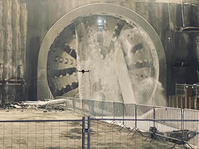 Tarcza przebiła się na drugą stronę. To będzie najdłuższy tunel kolejowy w Polsce