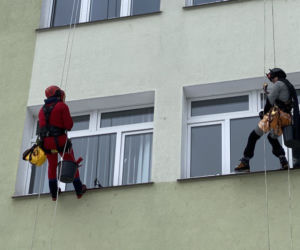 Finał WOŚP 2021 Gdańsku. Alpiniści umyli okna w szpitalach 31.01.2021