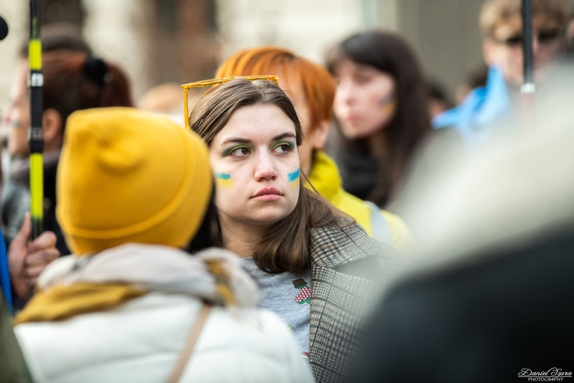  Kraków solidarny z Ukrainą. Setki osób przyszło na manifestację [ZDJĘCIA]