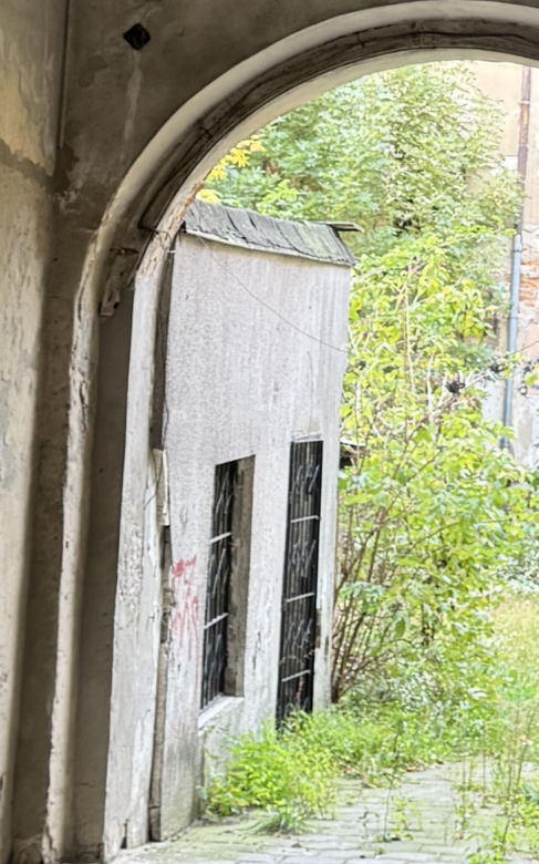 Sensacja z Lublina sprzed lat. „Upiór” urządził sobie kryjówkę w ubikacji