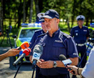 „Bestie” na świętokrzyskich drogach! Policja odbiera nowe BMW M340i xDrive i laserową broń na piratów
