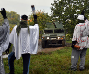ZOLNIERZE 12 BRYGADY ZMECHANIZOWANEJ PODCZAS CWICZEN PRZED WYJAZDEM NA  III  ZMIANE DO LIBANU