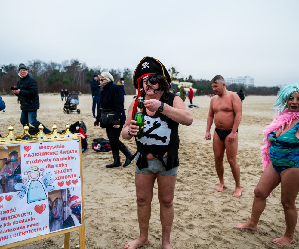 GDAŃSK: Morsowanie w Jelitkowie w Nowy Rok. Ta tradycja sięga blisko 50 lat! [GALERIA ZDJĘĆ+WIDEO]