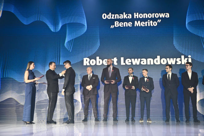 Radosław Sikorski odznaczył Ambasadorów Totalizatora Sportowego