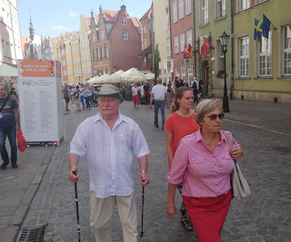 Wałęsa pokazał się wreszcie z żoną