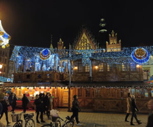 Jarmark Bożonarodzeniowy we Wrocławiu po zmroku. Robi wrażenie! [ZDJĘCIA]